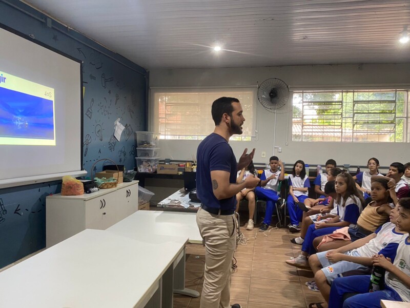 hds-leva-reflexao-sobre-etica-e-respeito-para-alunos-de-escola-da-comunidade